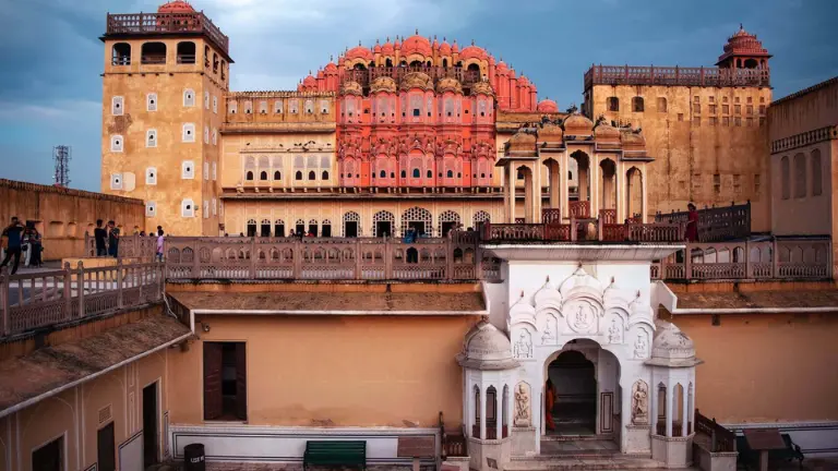 How to Reach Hawa Mahal