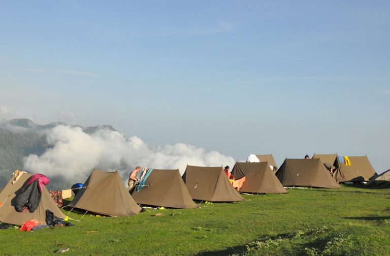 camp and trek himachal pradesh tour