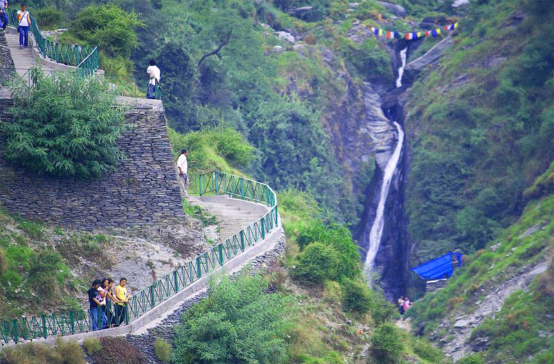 bhagsu waterfall