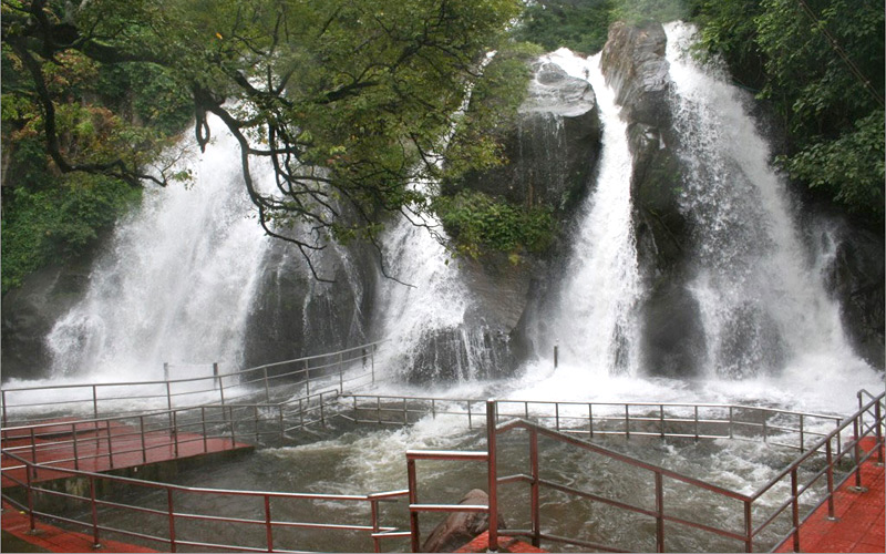 Aindharuvi Kutralam Waterfall Trunelveli Tamilnadu India