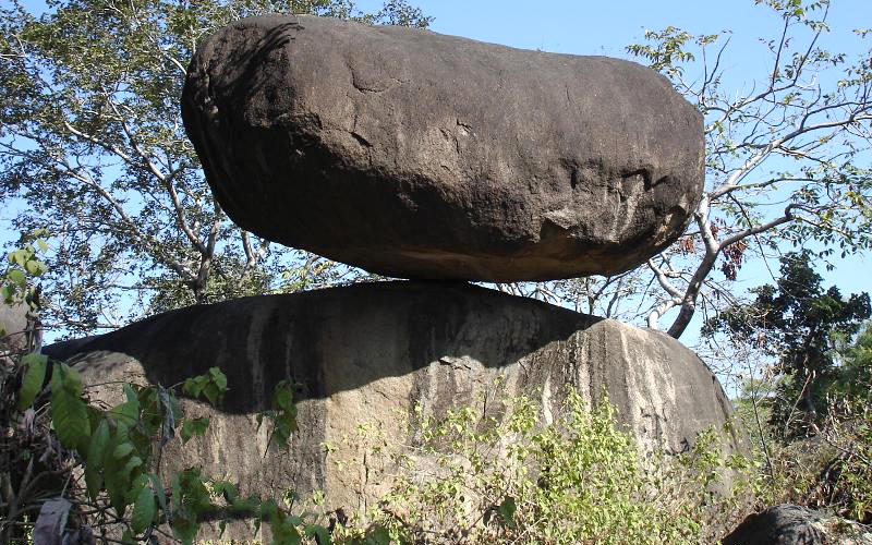 balancing-rocks-jabalpur madhya Pradesh