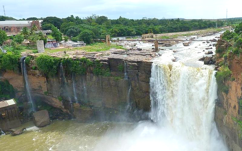 waterfall-of-lonar-hills Maharashtra