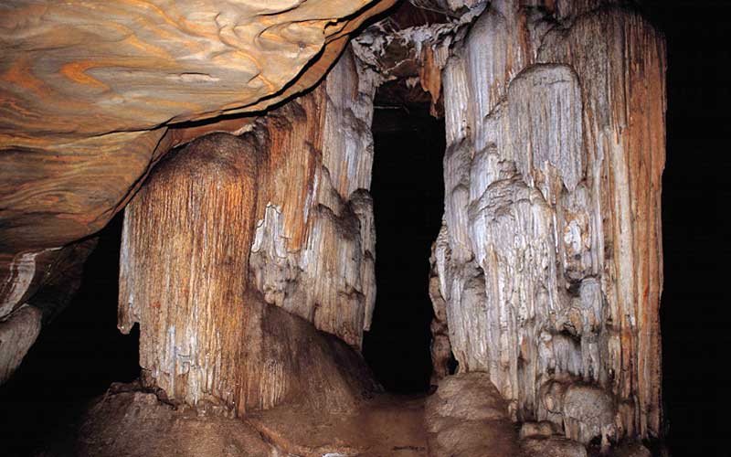 kailash-and-kutumsar-caves-jagdalpur