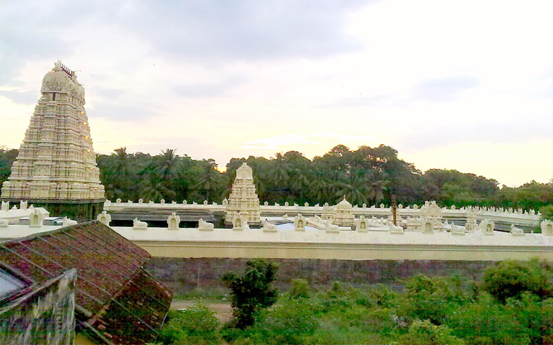 the-jalakandeswarar-temple-india