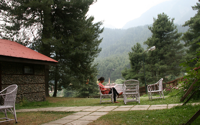 anantnag-forest-house-india