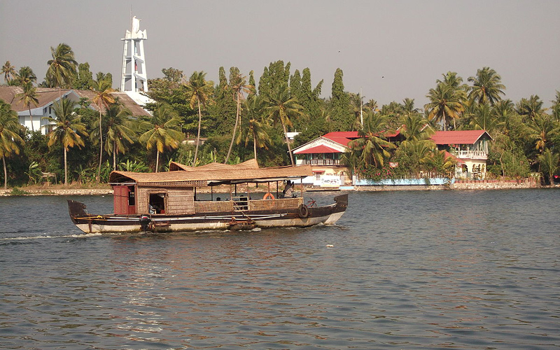 thevally-palace-in-kollam-india