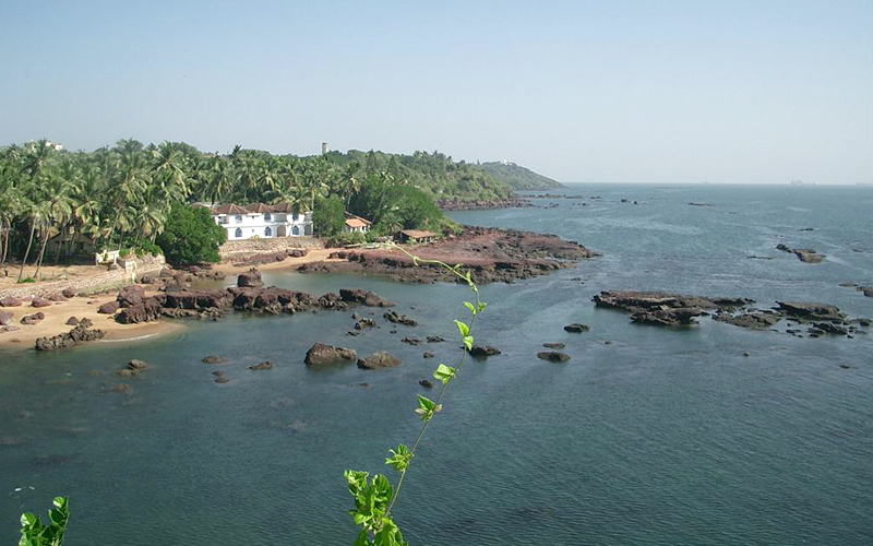 dona-paula-beach-india