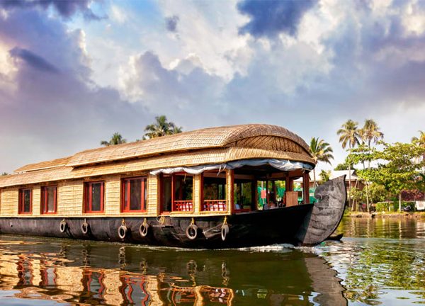 kettuvallom-houseboat