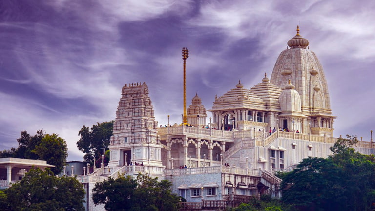 Visit Birla Mandir for a Peaceful Night Experience